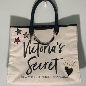NWT Victoria’s Secret tote. Lots of room